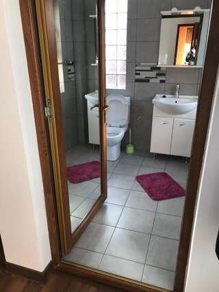Гостевой дом Casa Florenta Венус Трехместный номер с собственной ванной комнатой-6